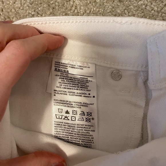 Signature Modern Capri Levi Strauss - Picture 9 of 12